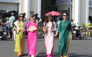 Người Việt chi hơn 40 tỷ đồng mua sắm áo dài trên các sàn TMĐT trong tháng 12, hơn 224 ngàn bộ áo dài đã được giao thành công