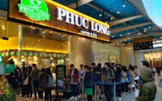 (Fact) Kinh tế càng khó, người Việt càng “chăm” đi cà phê: Cứ 10 người lại có 3 người đi cà phê 1-2 lần/tuần, một nửa sẵn sàng chi cho 1 cốc Highlands Coffee, Phúc Long,…